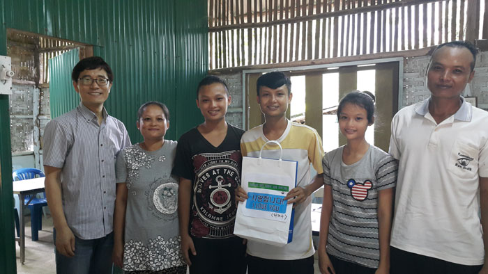 Family members of Wah Ke Moo were persecuted by the Myanmar military. They hope to learn Korean and vocational skills in Korea, and have expressed their gratitude to the Korean government.